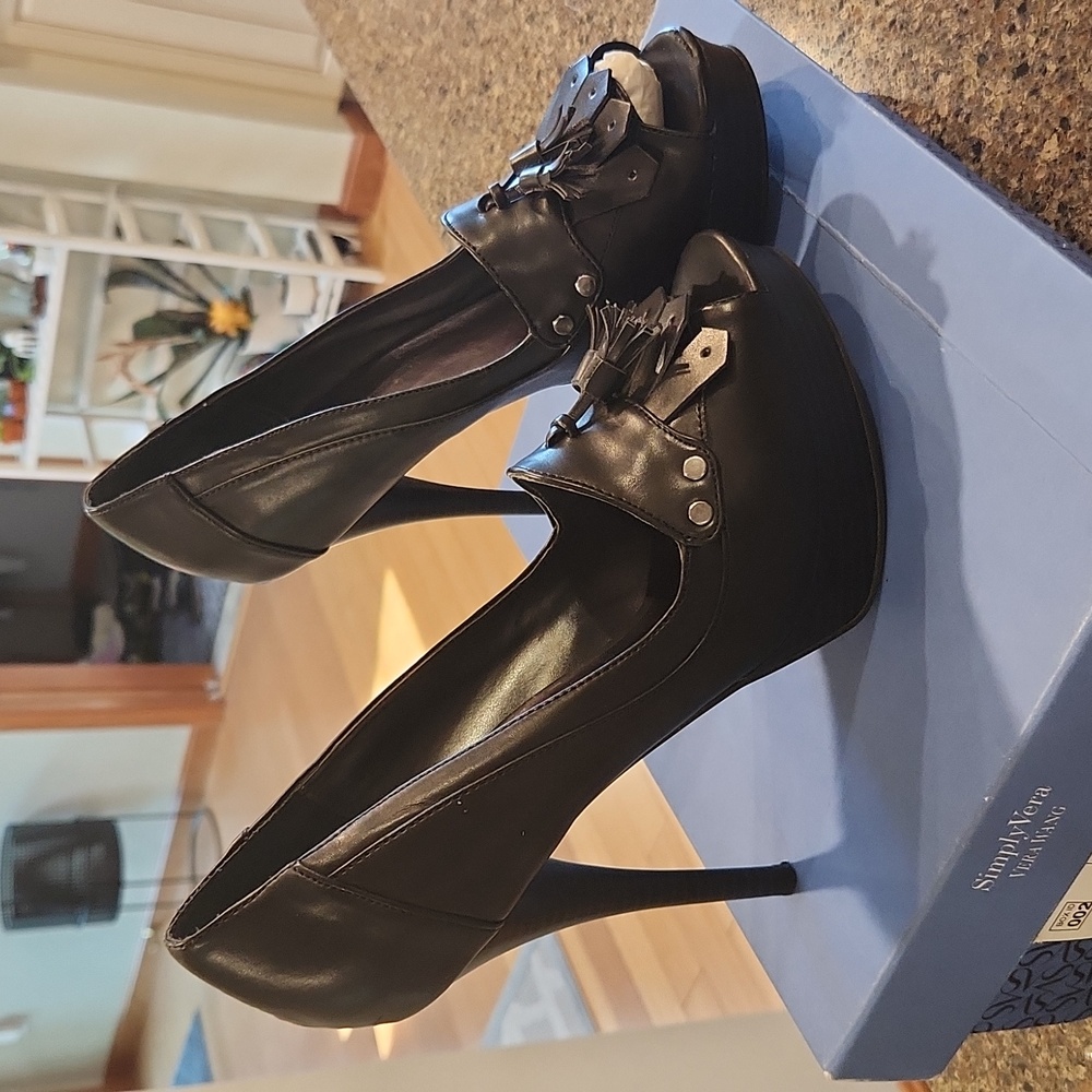 Simply Vera Size 10 Pumps